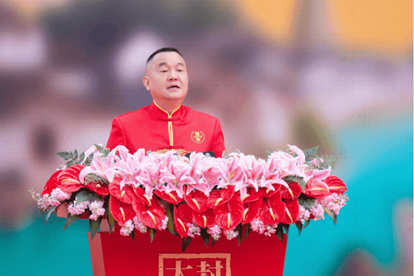 图为泸州老窖集团（股份）公司党委书记、董事长刘淼在封藏大典上致辞。来源：泸州老窖