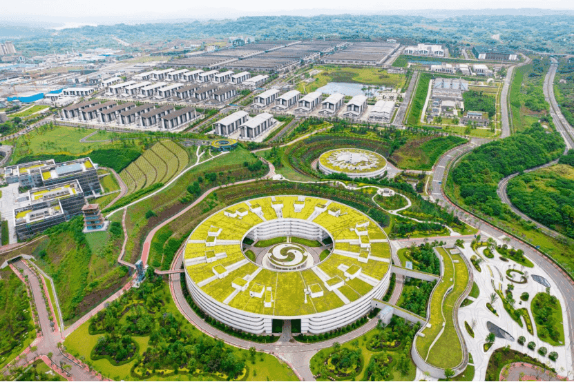 图为泸州老窖黄舣酿酒生态园。来源：泸州老窖