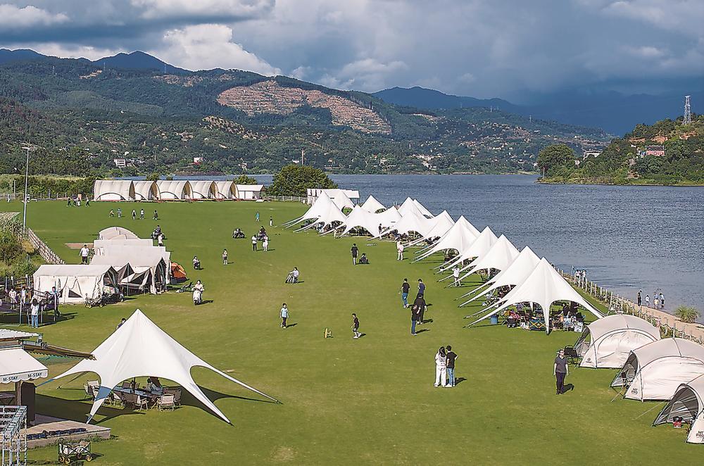 闽侯县白沙镇大目埕村景色优美，前来露营的游客络绎不绝。本报通讯员 林双伟 摄