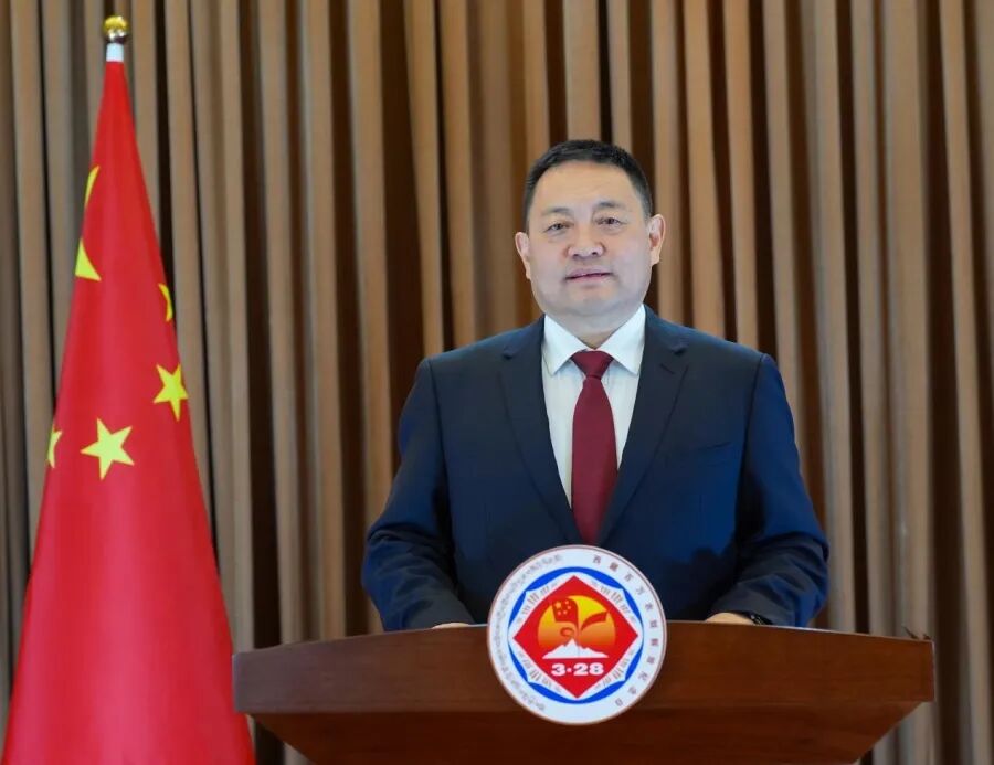 西藏自治区主席嘎玛泽登3月27日晚发表纪念西藏百万农奴解放67周年电视讲话