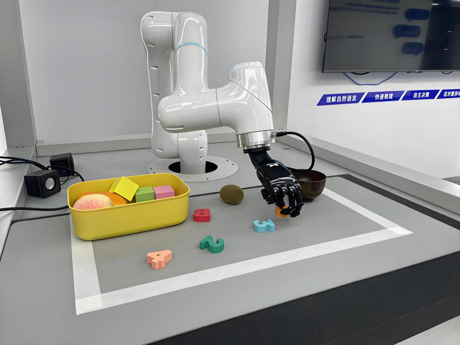 ■在中国银行支持下，梅卡曼德自研“AI+3D视觉”技术有效提高传统工业机器人工作精度 ■摄/田娟