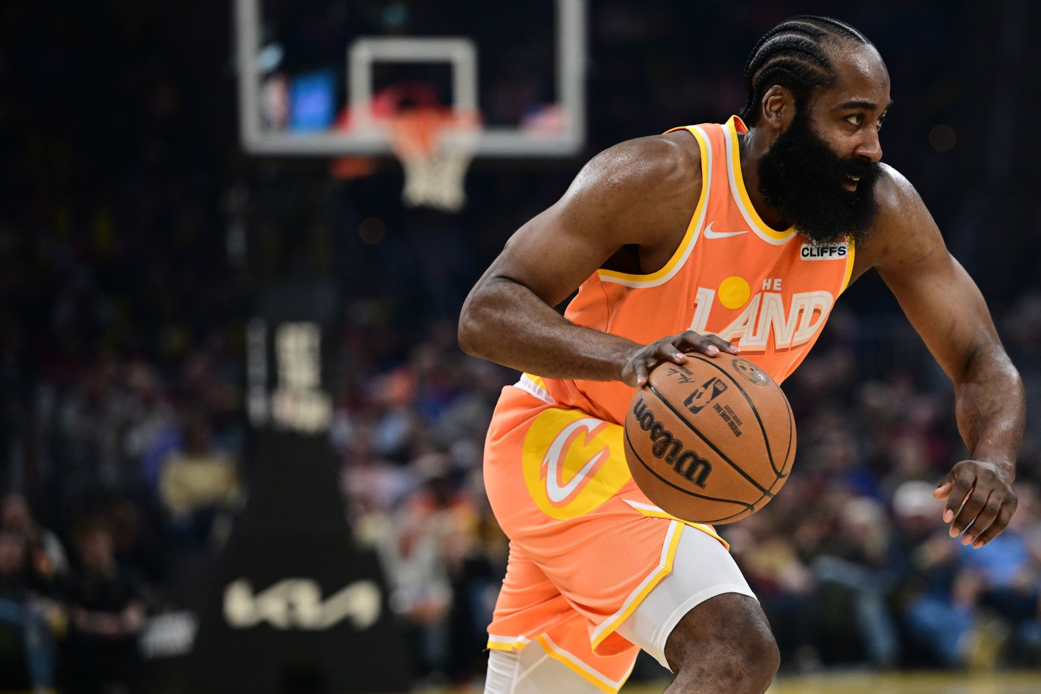 本赛季哈登首发骑士战绩15胜5负 胜率75%高居队史第二！