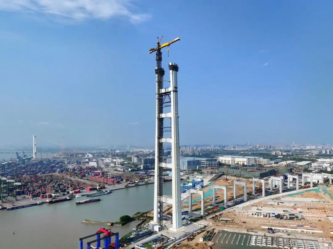 ▲中联重科R6600-240助建狮子洋大桥东主塔建设