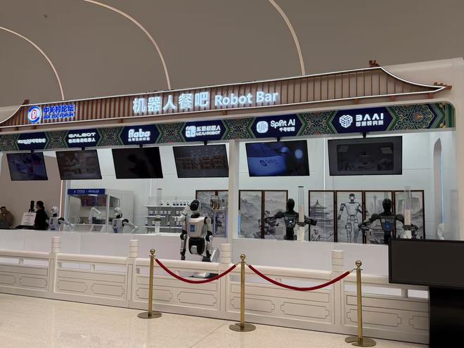 （机器人餐吧。每经记者 李宇彤 摄）