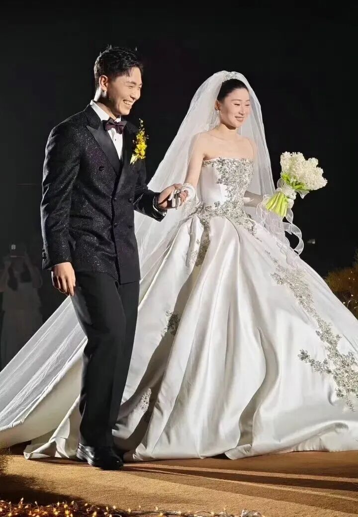 结束十年异地恋，今日他在宁波完婚！多位世界冠军到场祝福