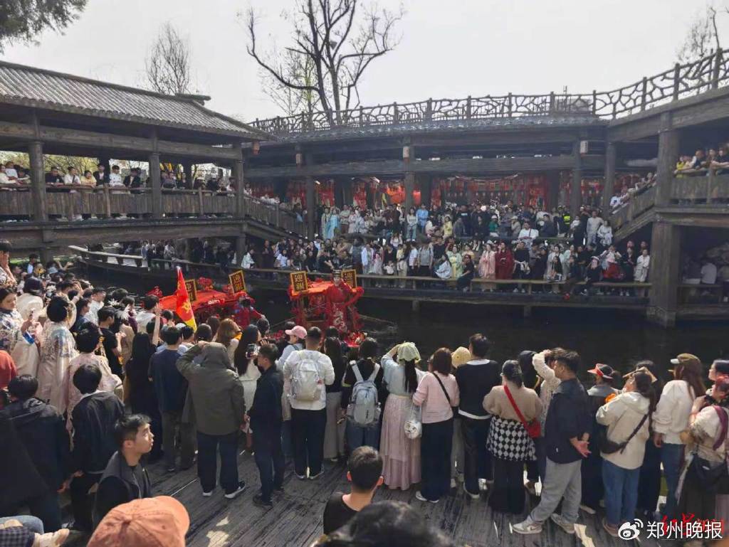 ▲万岁山武侠城