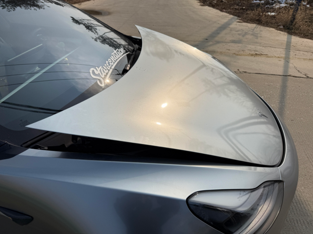 特斯拉车主：路上一个小坑，把炸出来了，花了 1.4 万元！