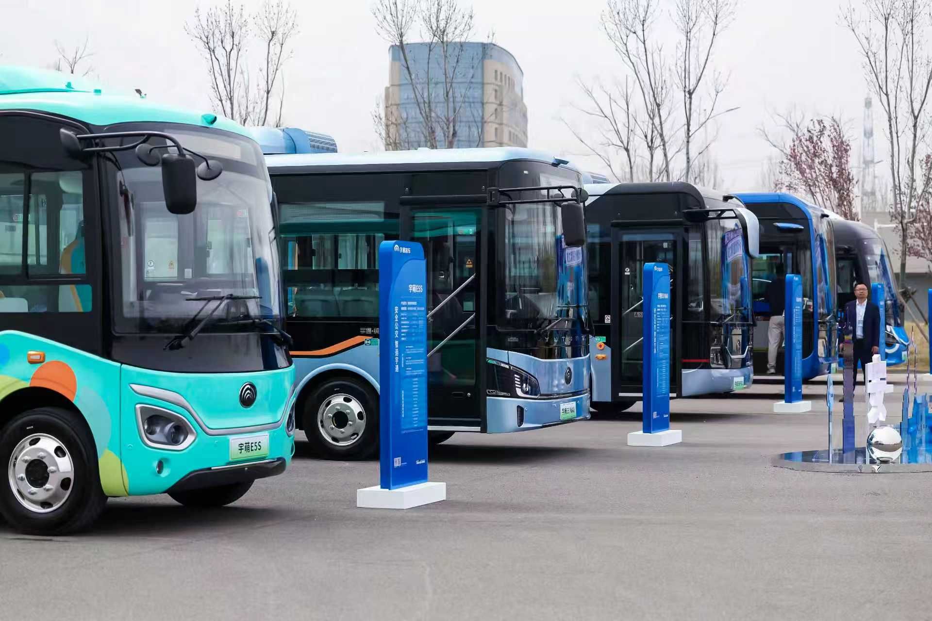 商用车智能化开启“系统战”：宇通“智电融合”押注车端“内功”，“车路云一体”成行业破局关键