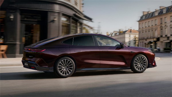 纯电续航升级至225km！吉利银河星耀8远航家上市：12.58万起