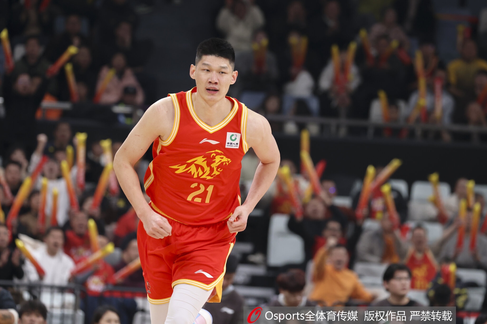 汗都没出！胡金秋仅打8分35秒4中1拿到3分1助攻