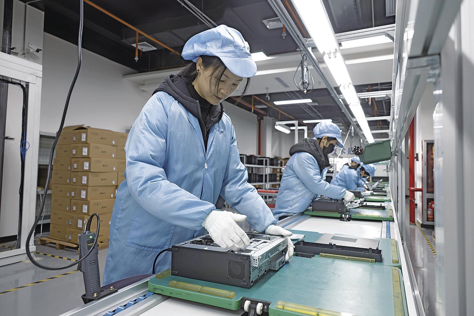 庆阳市西峰区 日产300台 “庆阳造”国产电脑量产下线