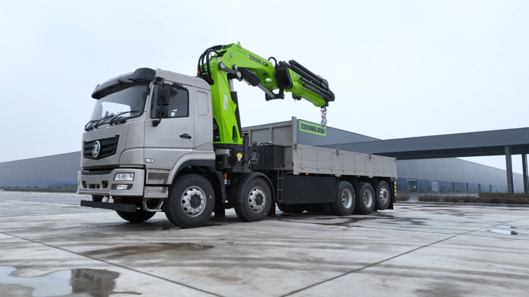 ▲五桥纯电随车起重运输车ZLK8200。企业供图