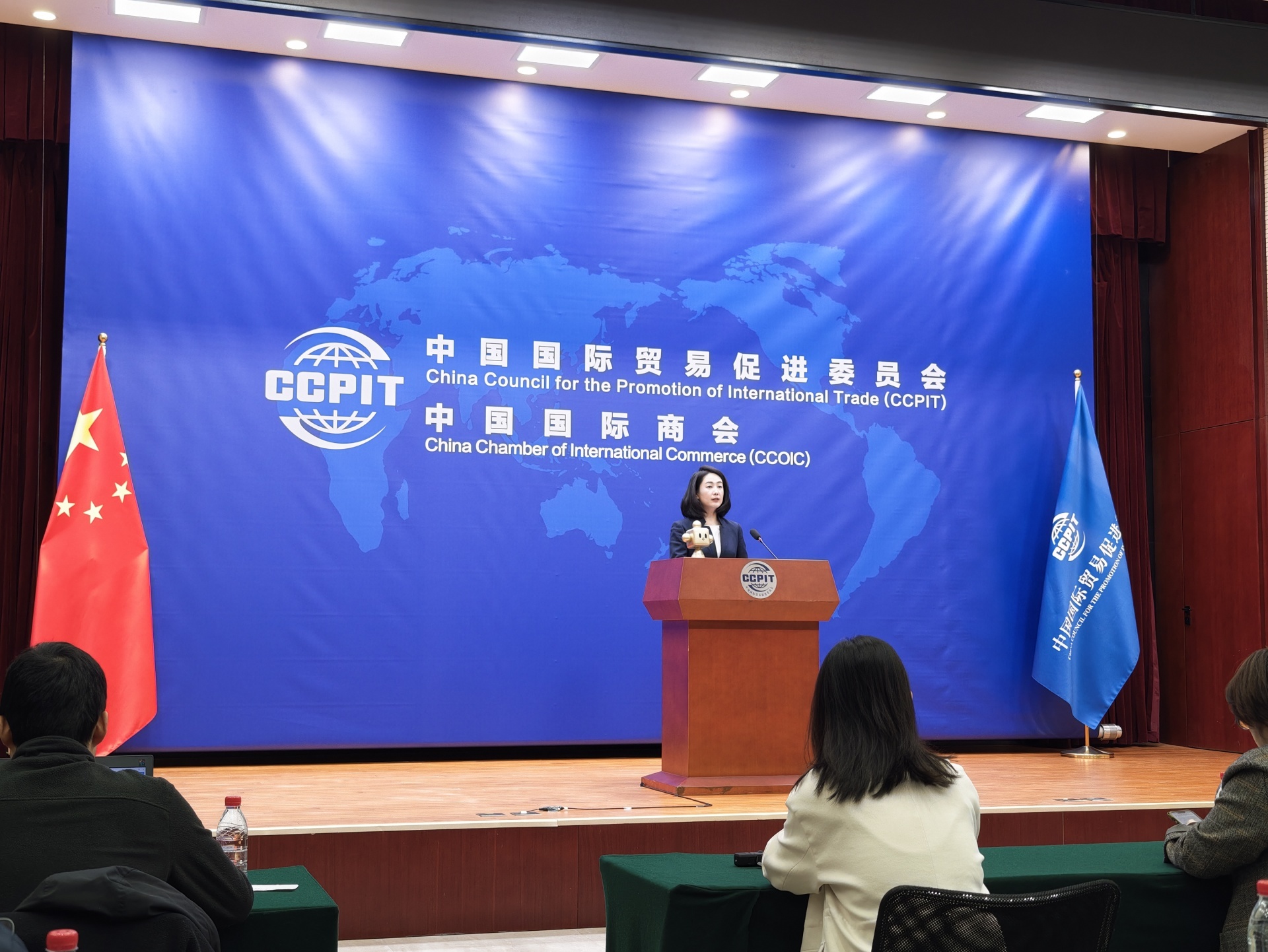 中国贸促会：2025年全球经贸摩擦指数在12个月份均处高位，电子、机械设备等行业是引发经贸摩擦主要领域