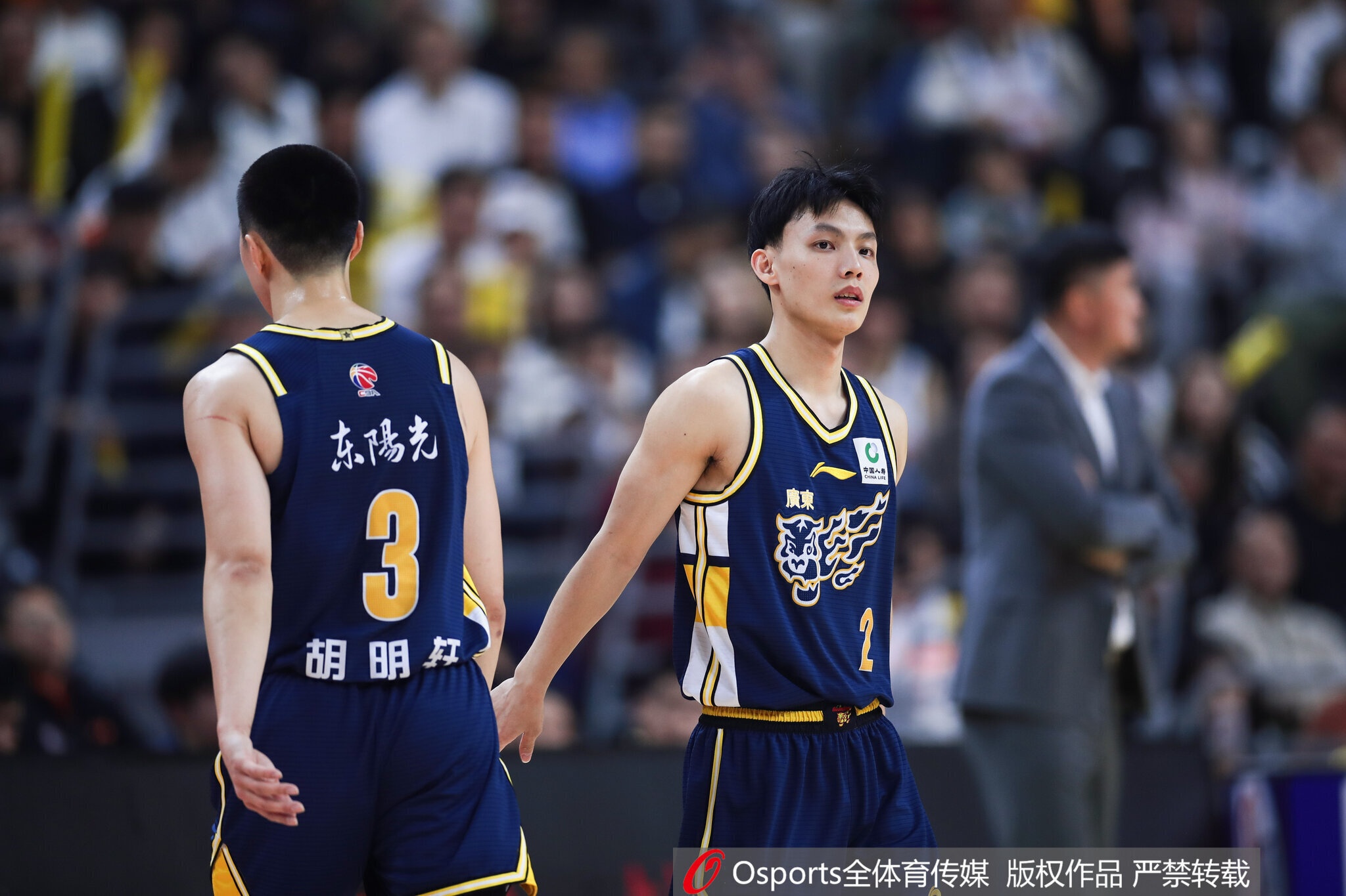 双星闪耀！徐杰&胡明轩半场合计11投8中&三分6中4 合砍21分