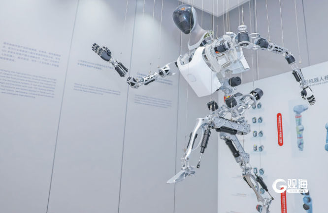 国华（青岛）智能装备有限公司生产的人形机器人。