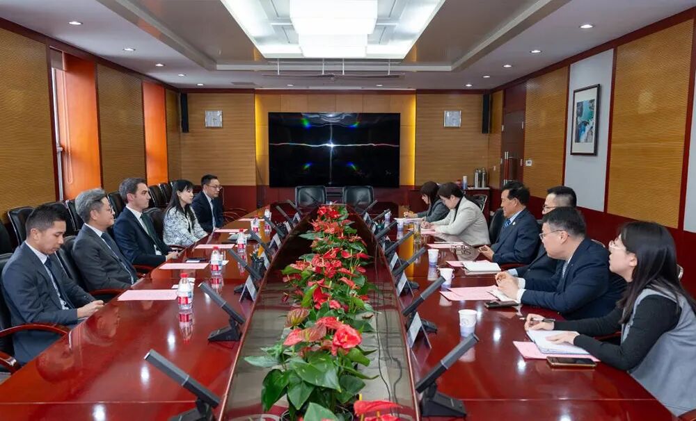 杨昆会见德国法兰克福展览有限公司副总裁睦佑航