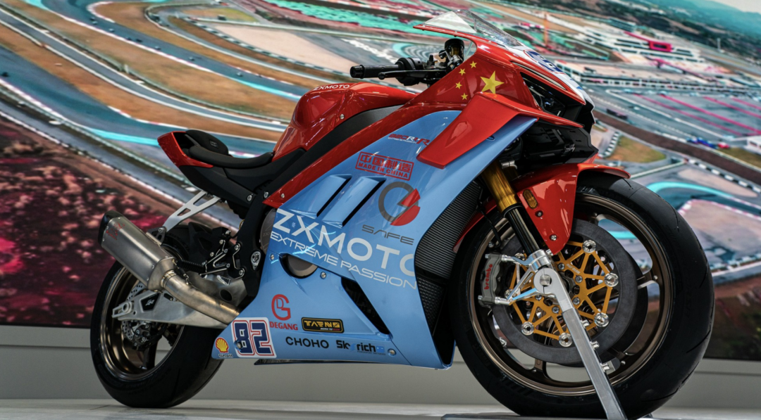 34岁法国车手，骑张雪机车在顶级赛事中夺冠：曾在圈内人眼里已完全告别主流摩托赛事，“落魄十年”重回巅峰