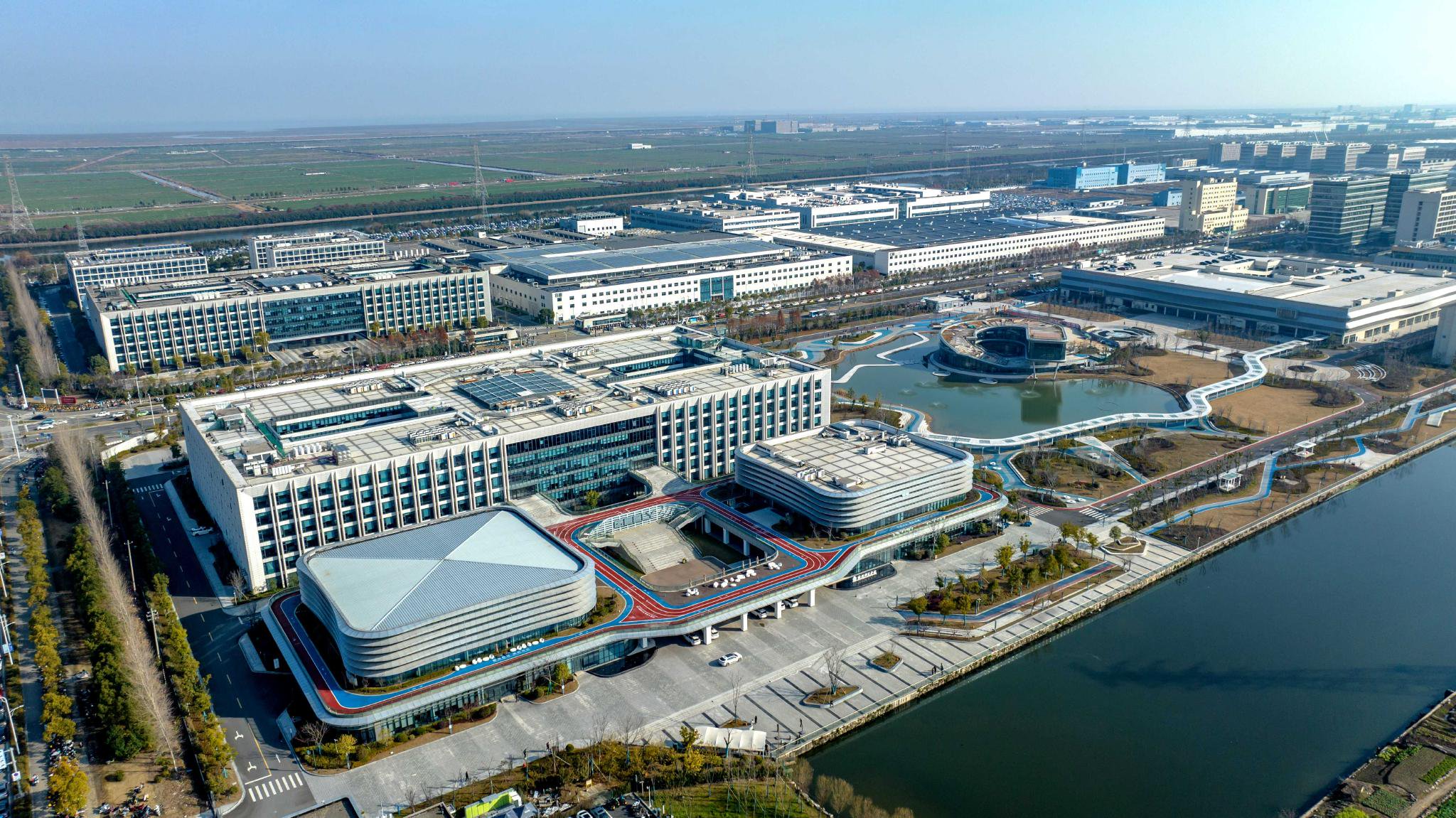 AI搭档上线！吉利工程师效率翻倍，汽车变得更“聪明”