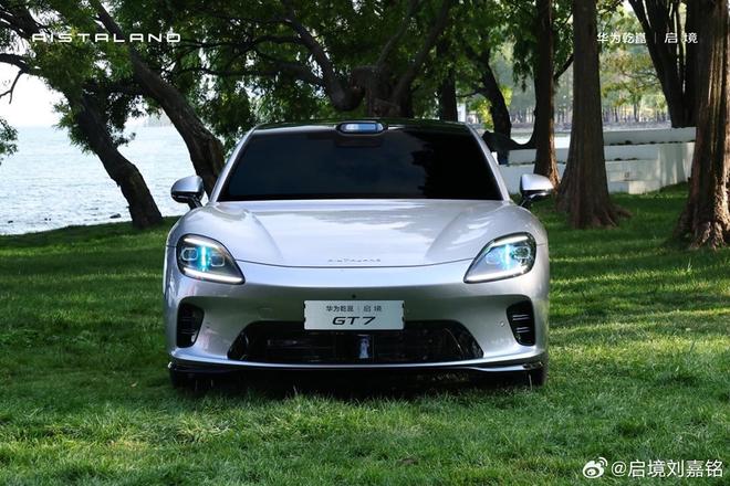 华为乾崑|启境GT7智能猎装车「茶卡银」实车官图发布