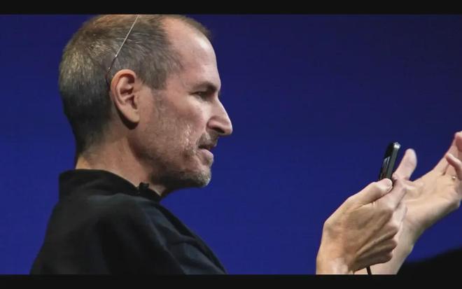 “活成丰田”的苹果又卖爆了，谁在边骂边买？