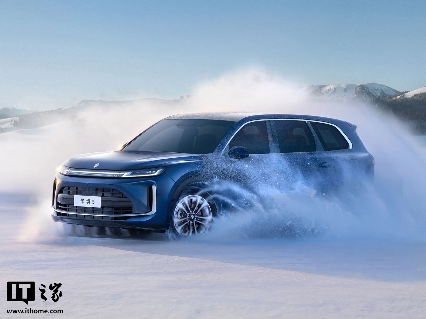 华境 S 大六座 SUV 全系标配华为鸿蒙座舱，后排提供吸顶娱乐屏可选