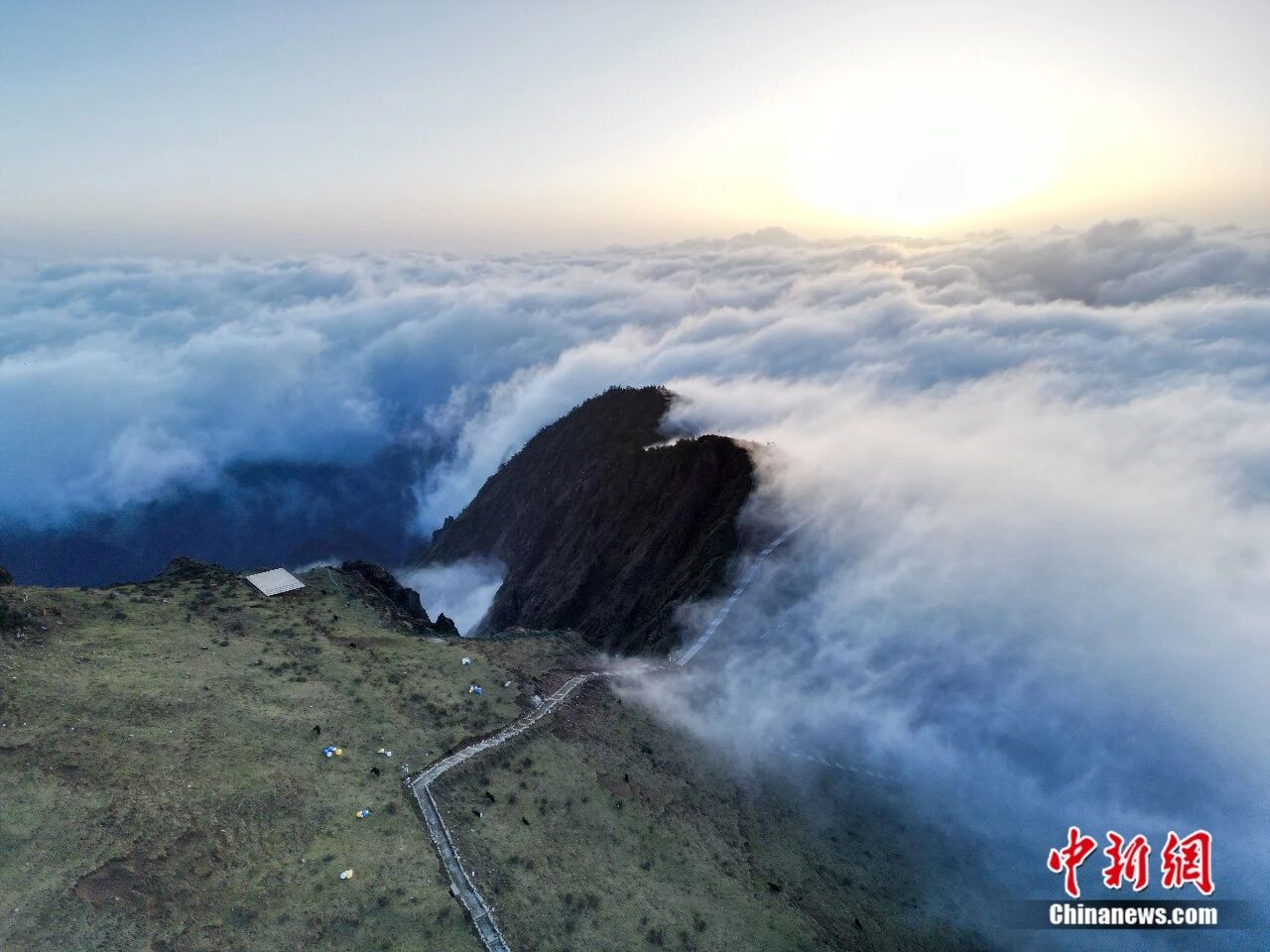 牛背山雲海景觀。中新社記者 張浪 攝