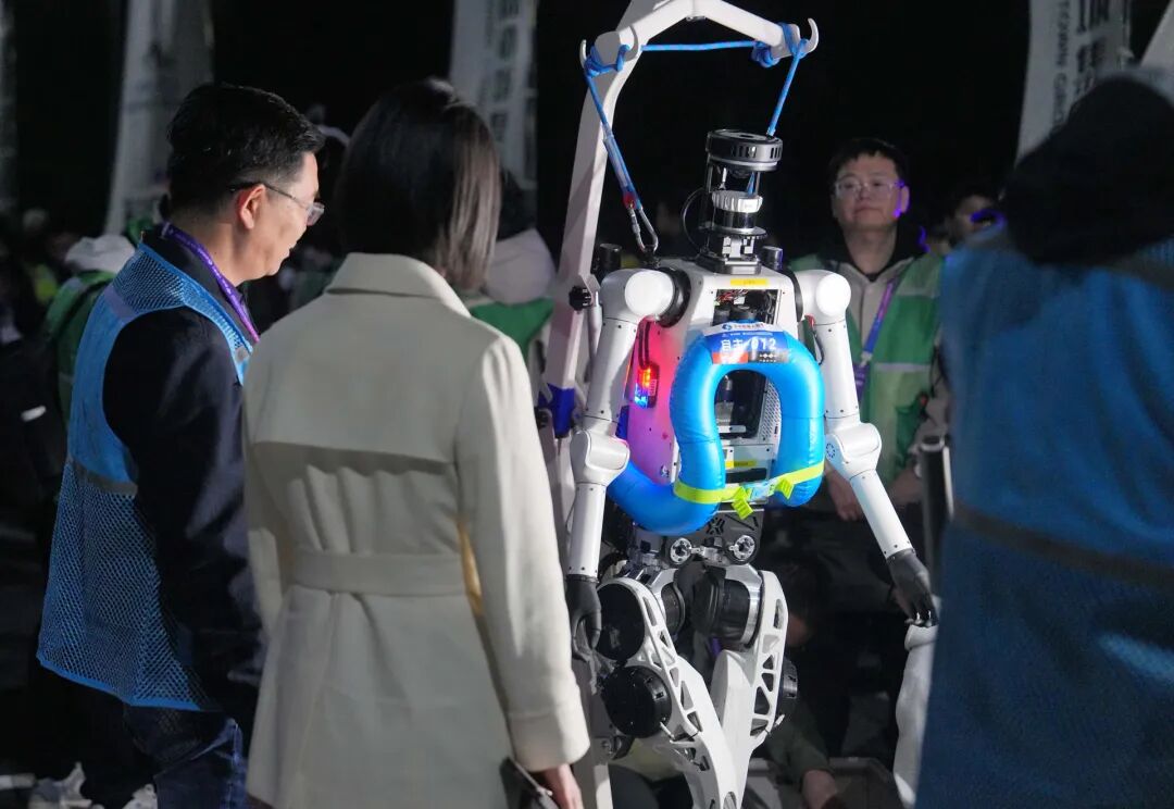 明星“选手”机器人天工