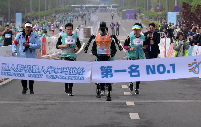 追光 | 关于机器人跑马，最新进展都在这里！