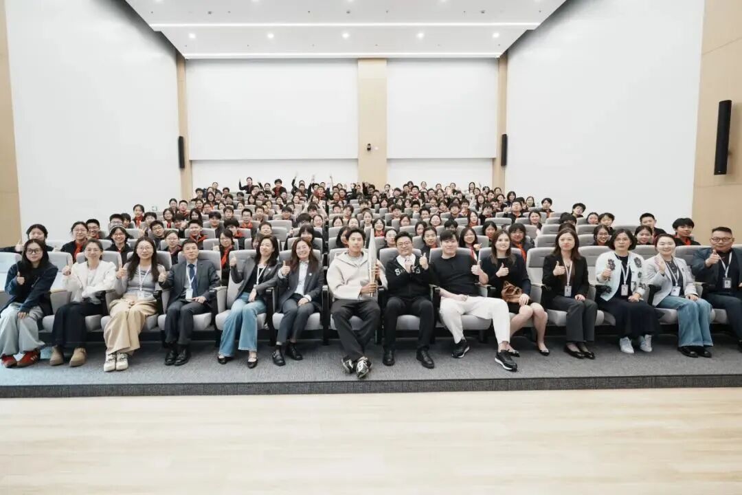 冠军领航 逐梦圣华｜游泳奥运冠军覃海洋受邀担任圣华紫竹双语学校体育副校长