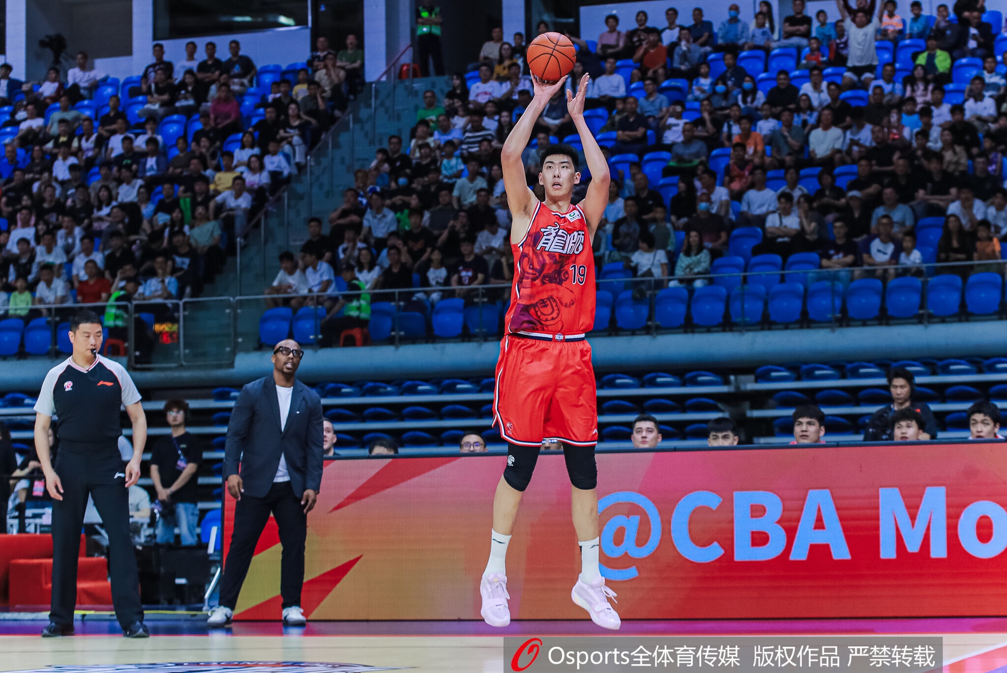 解说：NBA有意徐昕是好事 希望年轻人去大舞台磨练 最好今夏就去