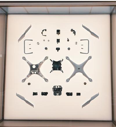 圖為大疆無人機的產品拆解展示牆。