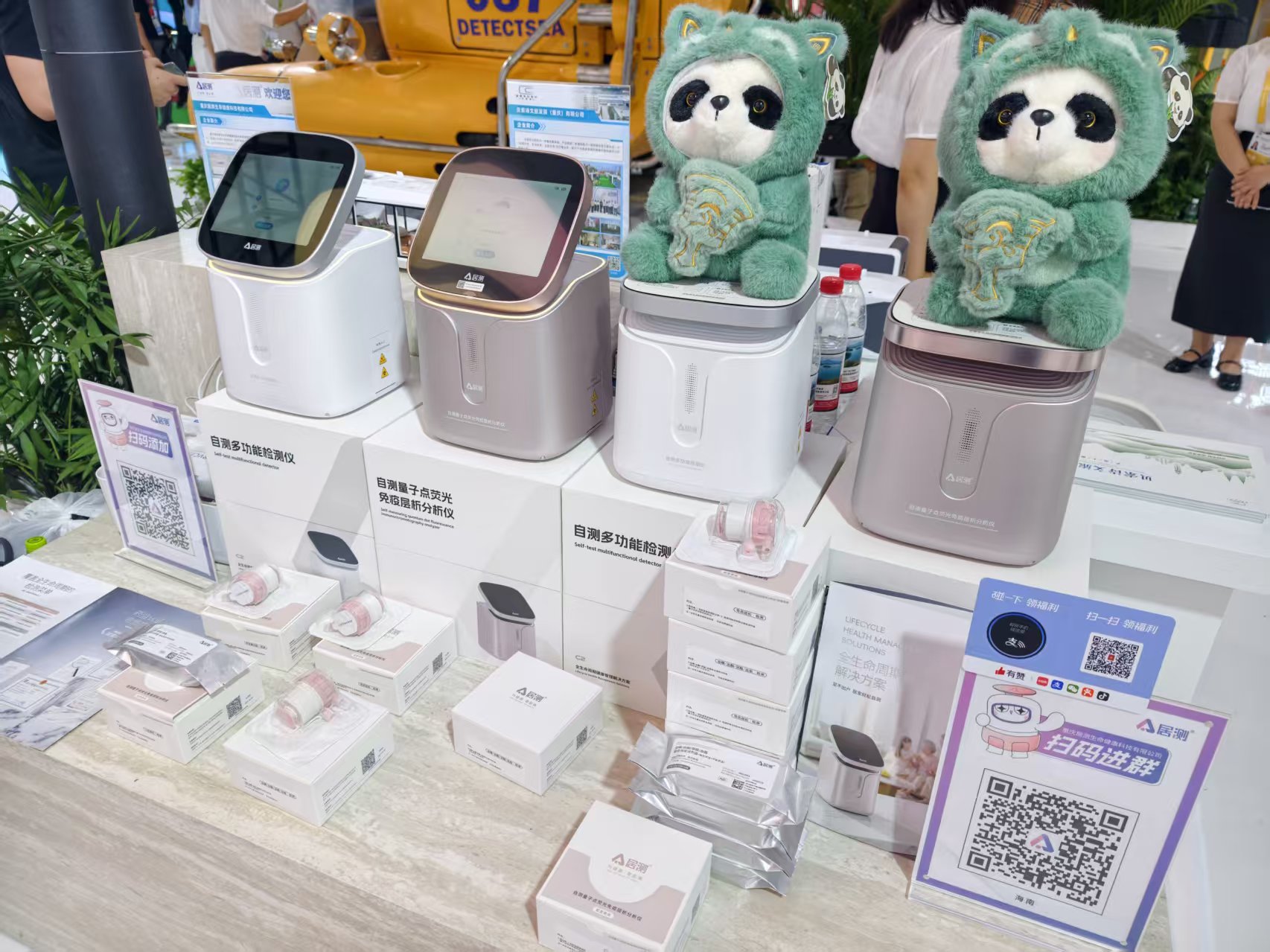 ▲現場展示的自測多功能檢測儀等產品。記者 楊駿 攝