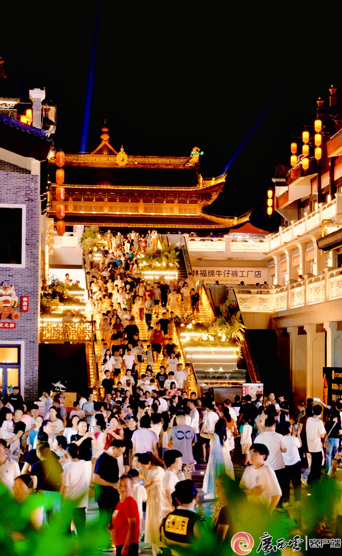 萬花樓文旅綜合城成為眾多遊客打卡地。玉林市融媒體中心記者 陳旭慶 攝