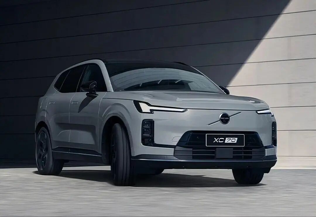 沃尔沃XC70 99周年感恩版：25万级豪华混动SUV的安全