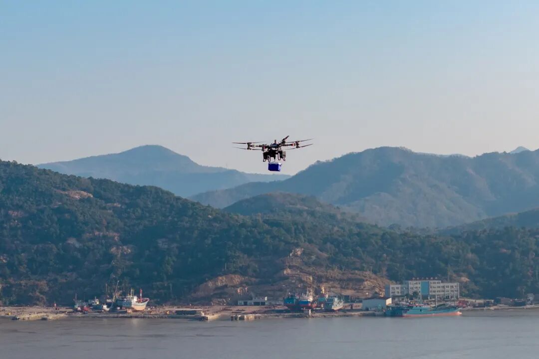 全市首条海洋场景无人机物流航线。沈天舟/摄