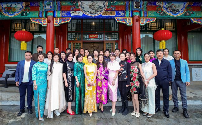 图:SHE 女性精英俱乐部成立仪式在北京四合院举行