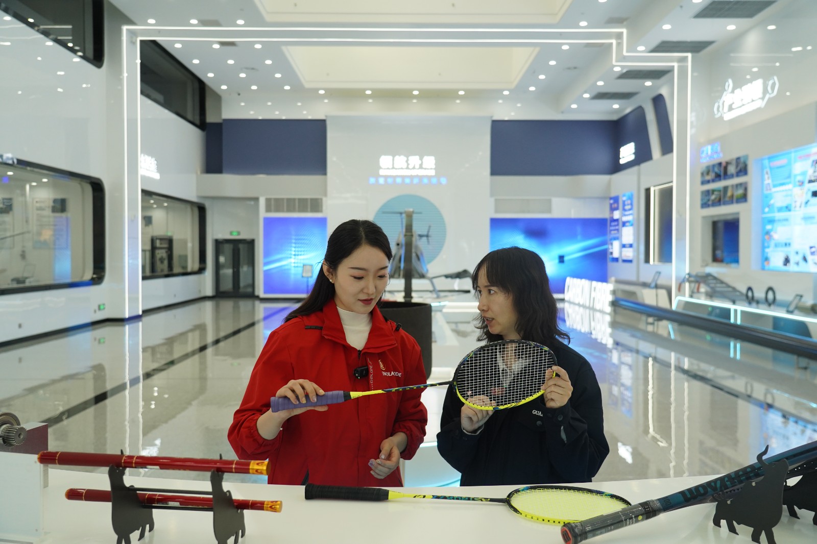 內蒙古光威碳纖有限公司展廳碳纖維產品。