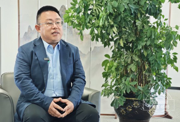 “高速晃车”世界难题在吉林被攻克，中国智造让汽车既能横着走，又能原地转