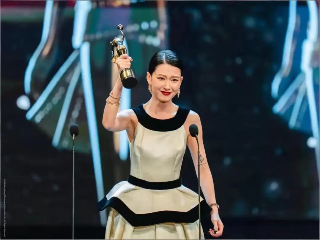 深挖 | 曾住7平方米蜗居、靠20港元撑3天，如今获封影后，她说自己是“养成系”