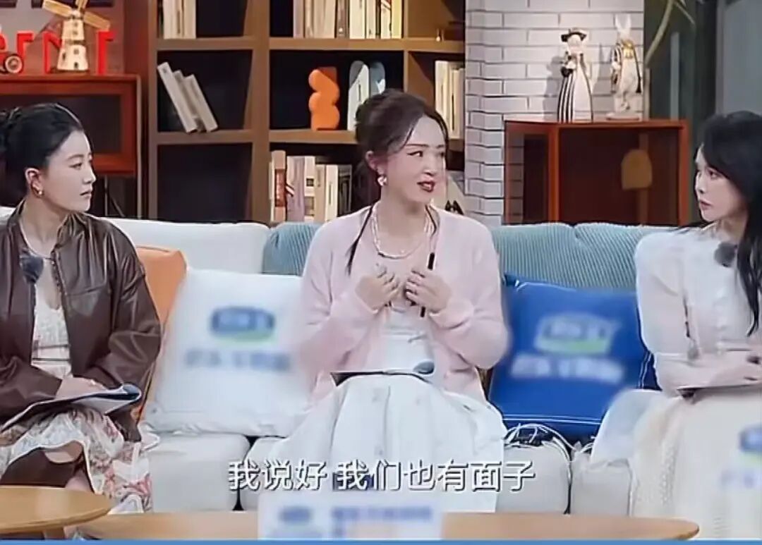 董璇自曝和9岁女儿小酒窝“互相留面子”：在外人面前，别让彼此尴尬，别给彼此“丢人”，孩子和大人在外都要“面子”