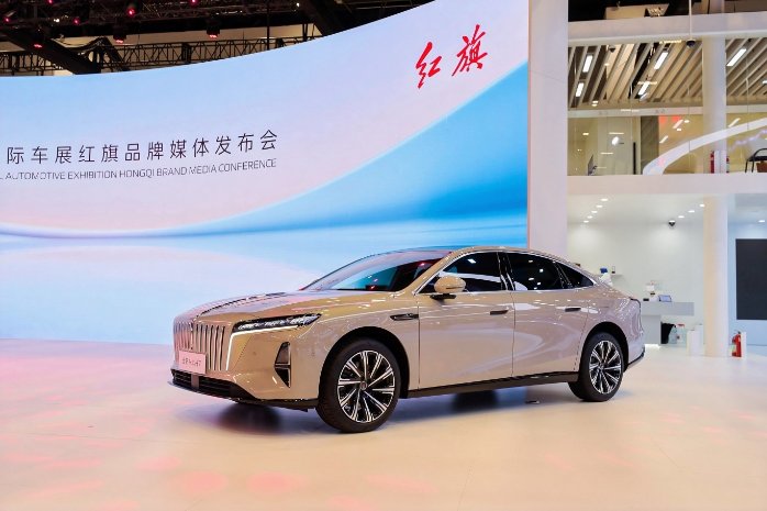 C级豪华混动轿车——全新一代红旗H7首发亮相