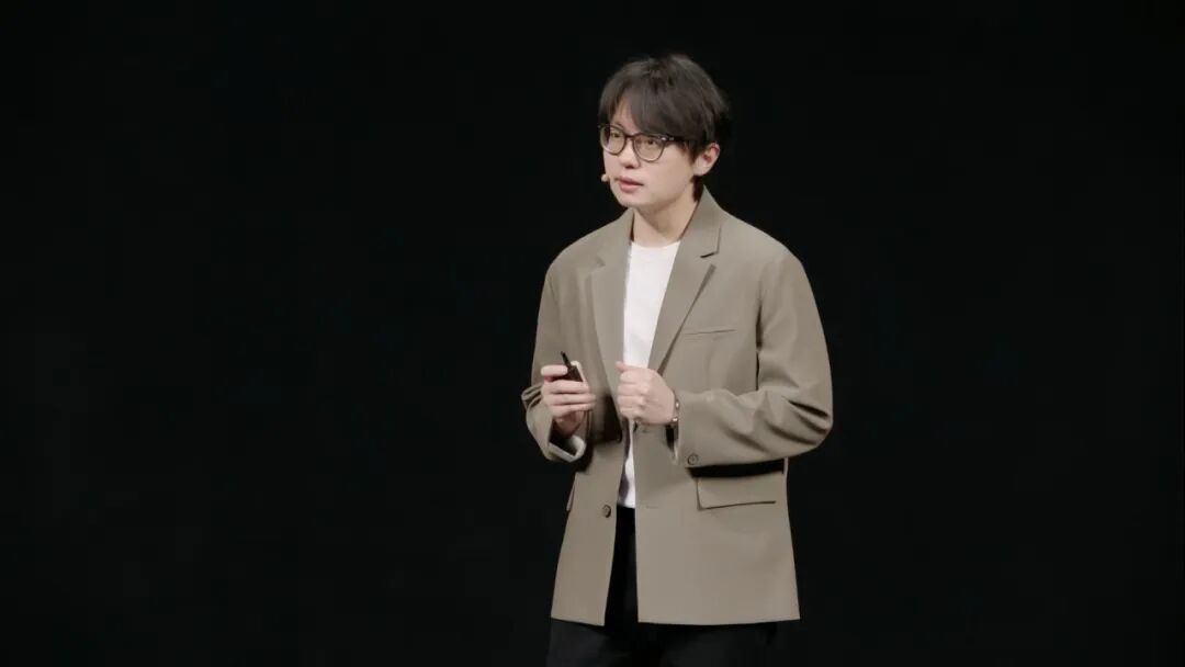 “AI相对论”第一弹来了！ 一场圆桌，两位破局者，聊聊中国智驾“下半场”的真相