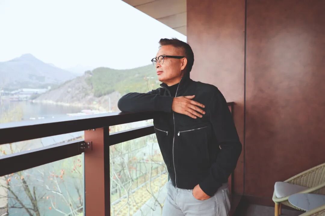 “谍战小说之王”麦家，在故乡里找到世界