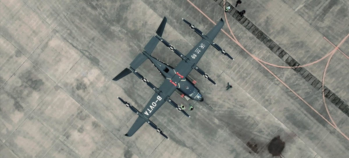 沃兰特研制批首架机AC101实拍图