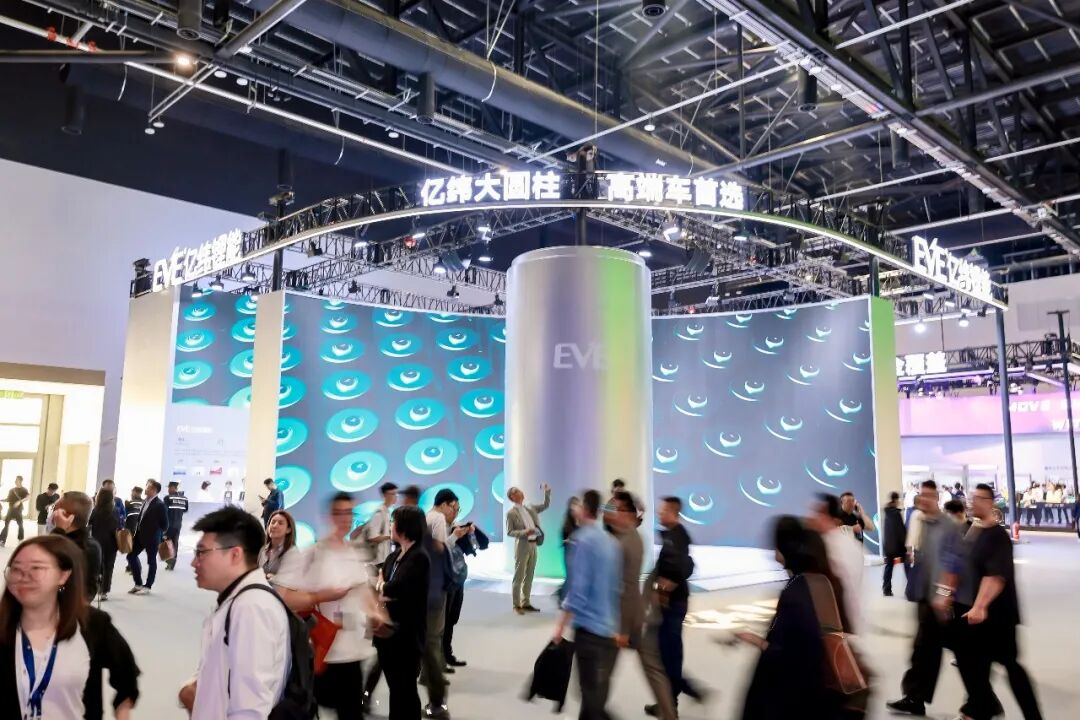 2026北京国际汽车展览会上的武大力量