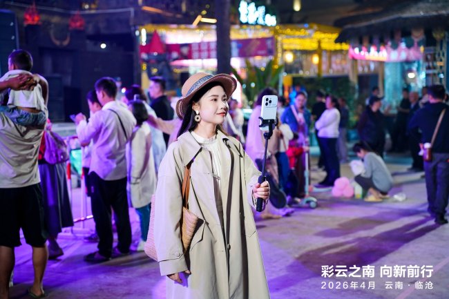 图：文旅博主在佤山凤城直播