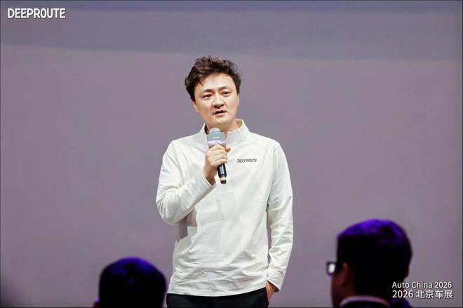 放弃小模型，元戎启行用物理AI打另外一场仗