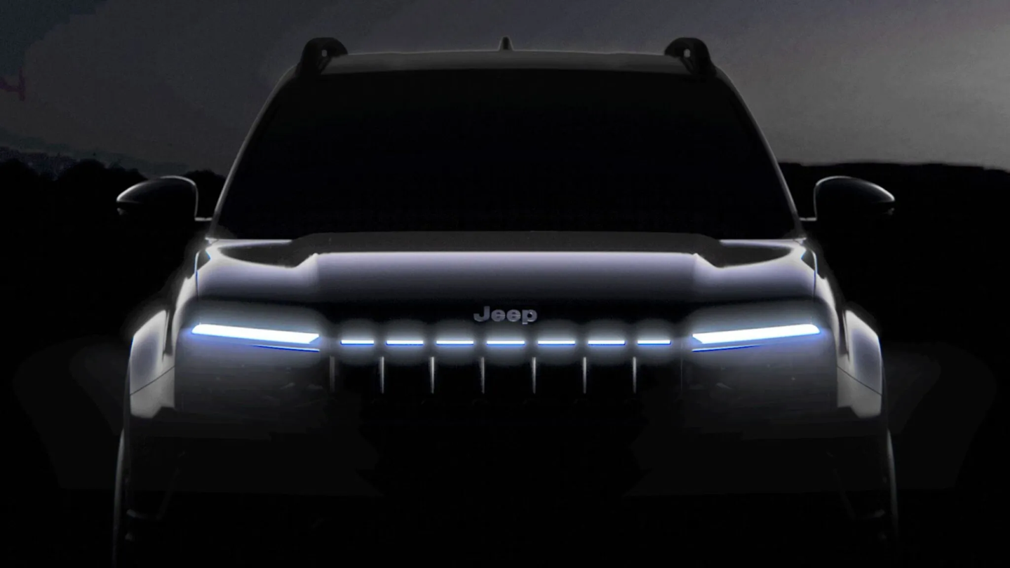 Jeep 预热中期改款复仇者，七孔格栅能发光