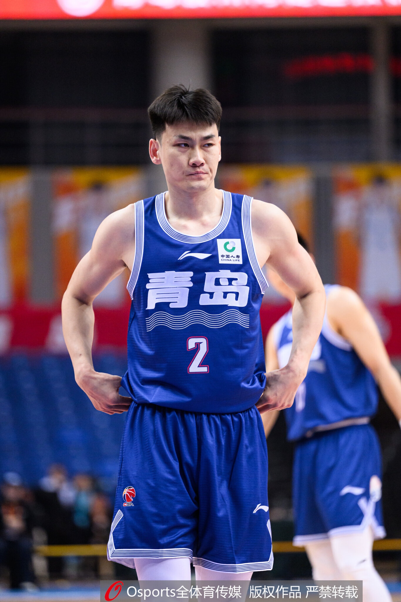 你俩演无间道？半场于米提8中0一分未得 王睿泽8中0靠罚球拿5分