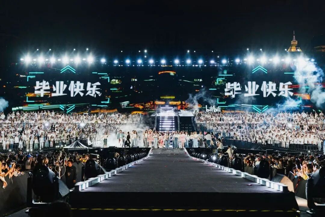 知名晚会首次在广州举办，李宇春、大张伟、古巨基、容祖儿同台演出